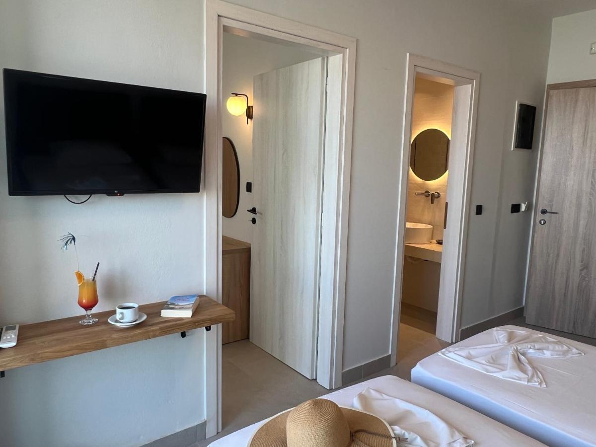 Hotel Kathrin Beach Adelianos Kampos Exterior foto